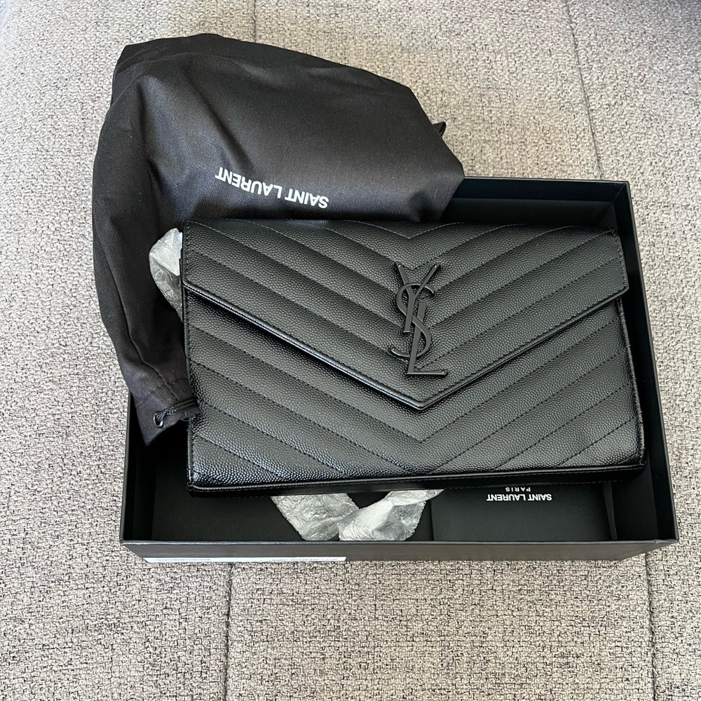 YSL Monogramme Grain de
Poudre Leather Wallet-on-
Chain, Black Hardware